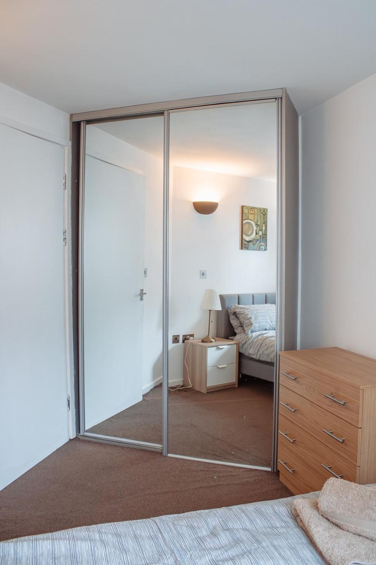 Modern 1-Bedroom Flat In Centre リーズ エクステリア 写真