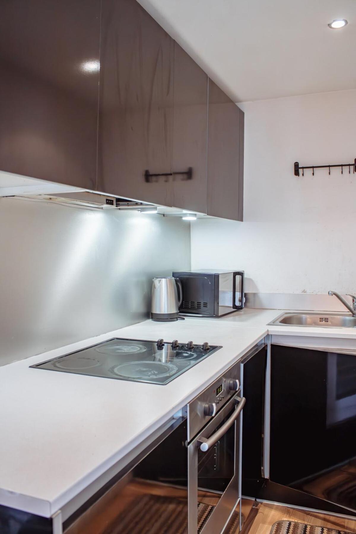 Modern 1-Bedroom Flat In Centre リーズ エクステリア 写真